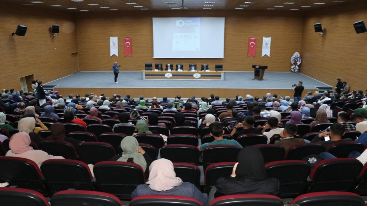 İlahiyatçıların tarikat eleştirilerini izlerken