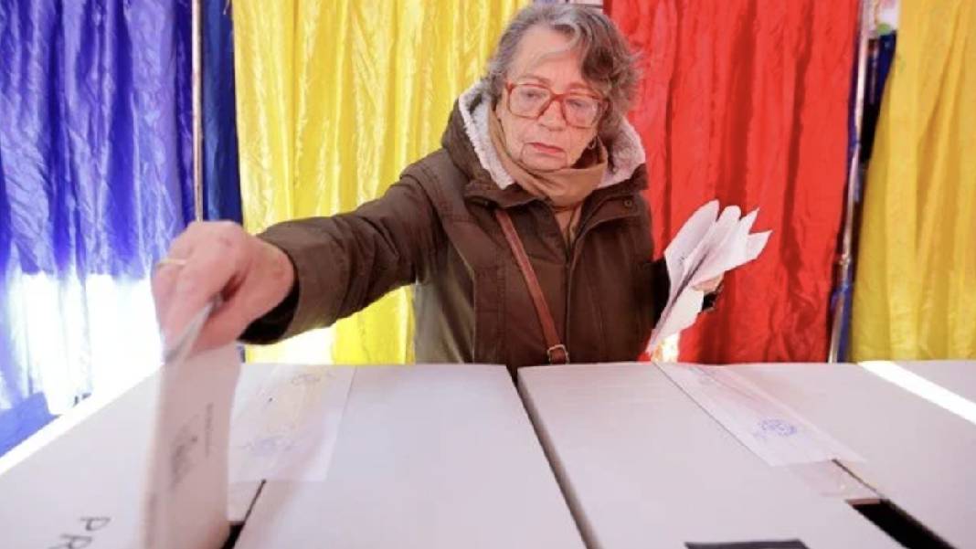Romanya parlamento seçimleri için sandık başında... Anketlere göre aşırı sağcılar yarışı önde götürüyor