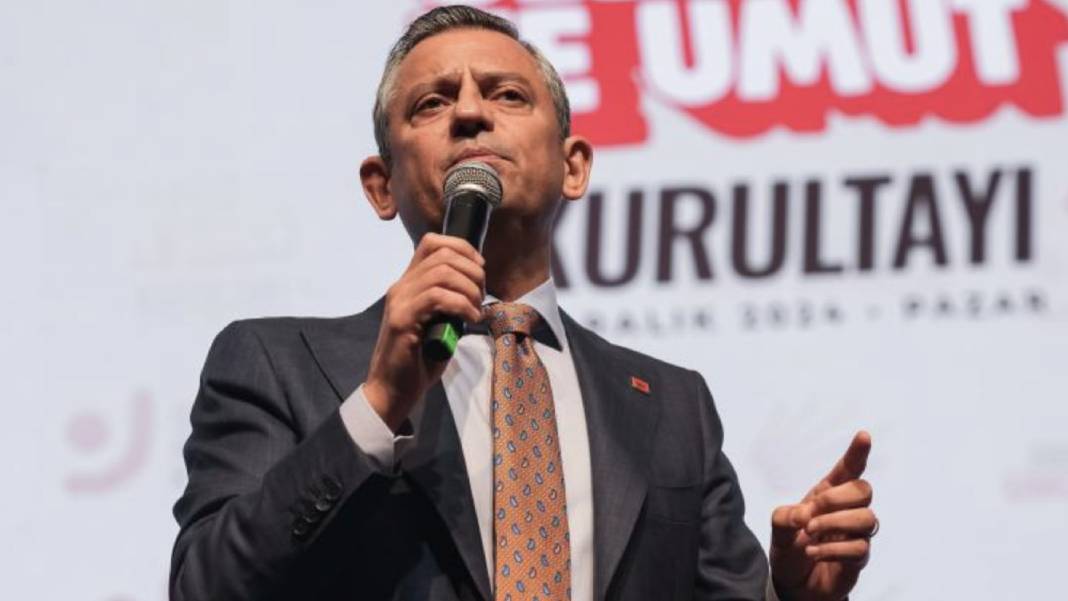 Özel, Gençlik Kurultayında konuştu: ‘Esas beka sorunu, gençlerin dünyanın gelişmiş ülkelerinde hayal kurması’