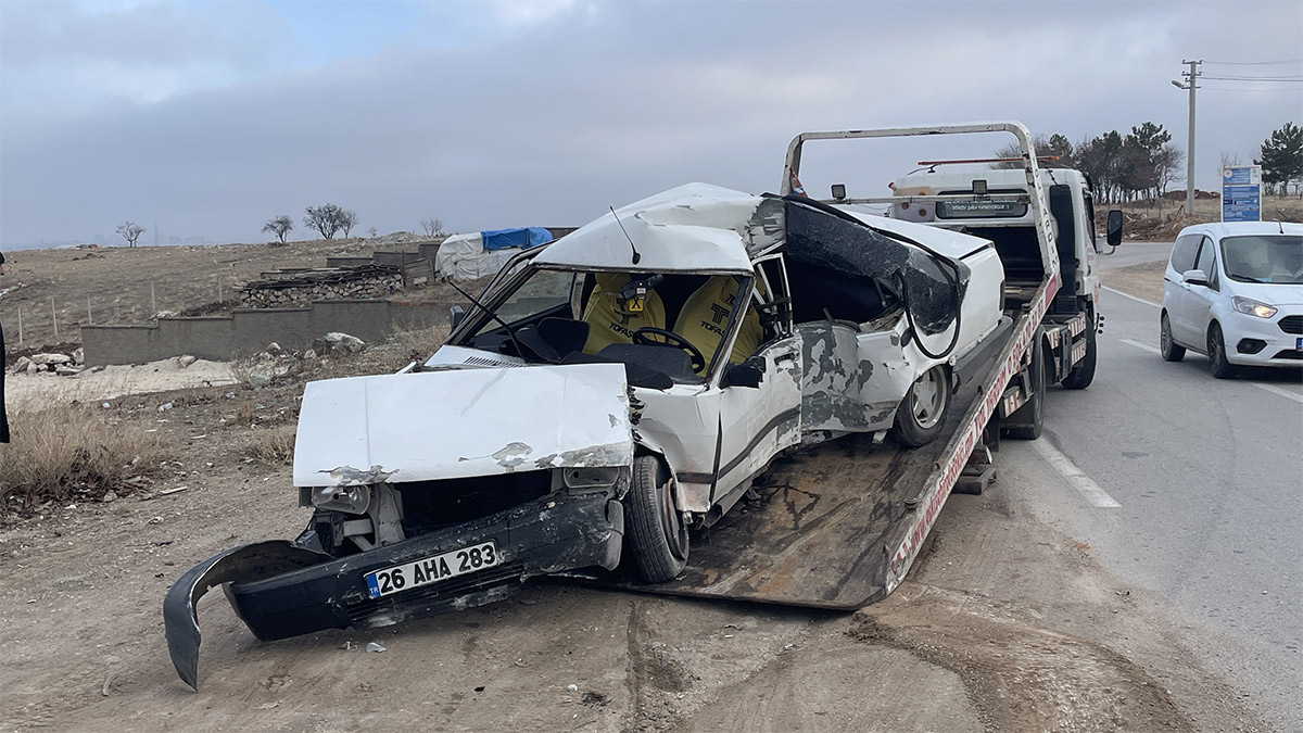 Eskişehir'de feci kaza! Hurdaya dönen araç 18 yaşındaki gence mezar oldu