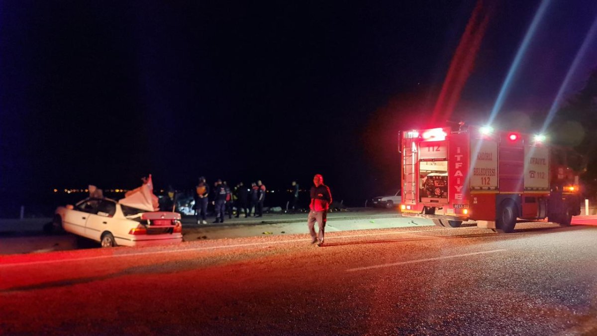 Osmaniye'de otomobil traktör römorkuna çarptı: 1 ölü, 2 ağır yaralı