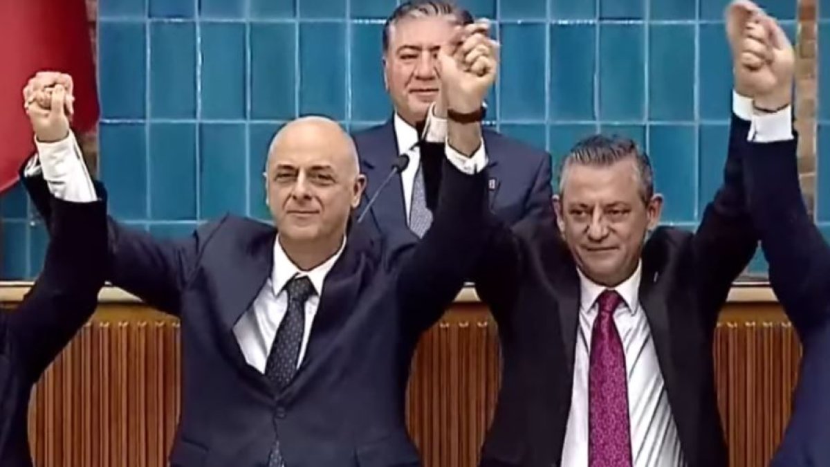 İYİ Parti'den istifa eden Ümit Özlale CHP'ye katıldı