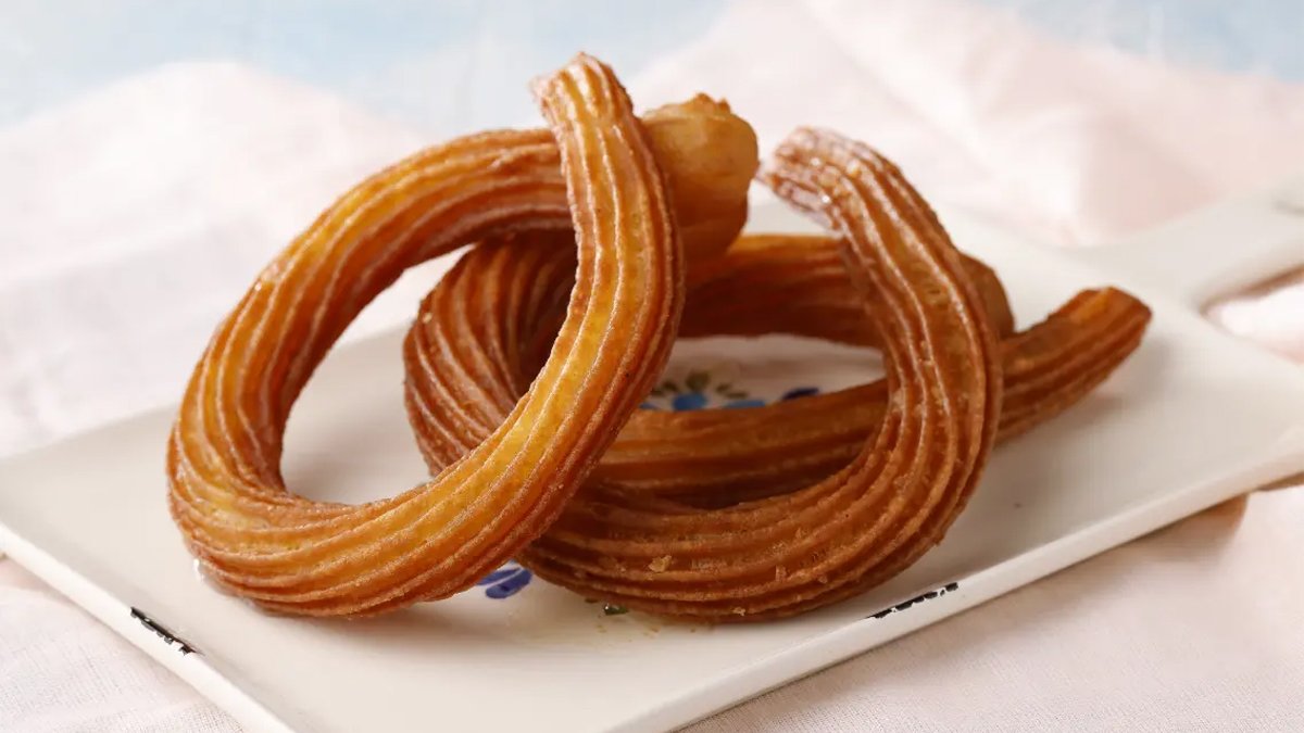 Isırınca çıtır çıtır ses geliyor! Adana usulü orijinal halka tatlısı tarifi... Deneyenin evinde başka tatlı pişmiyor