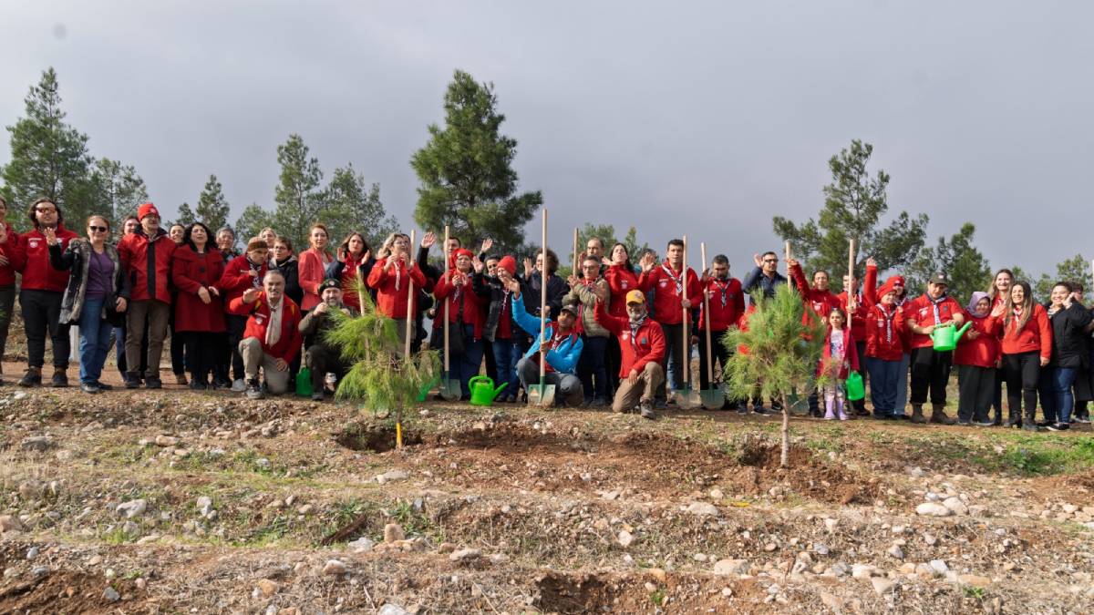 Engelli izciler, fidanları toprakla buluşturdu