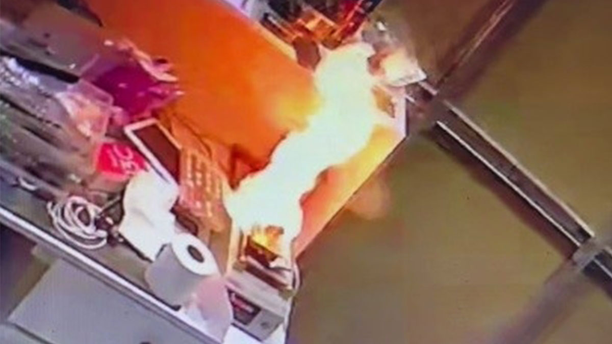 Saatlerce şarjda bırakılan telefon bomba gibi patladı! Uzmanı uyardı, evde sakın bu hatayı yapmayın