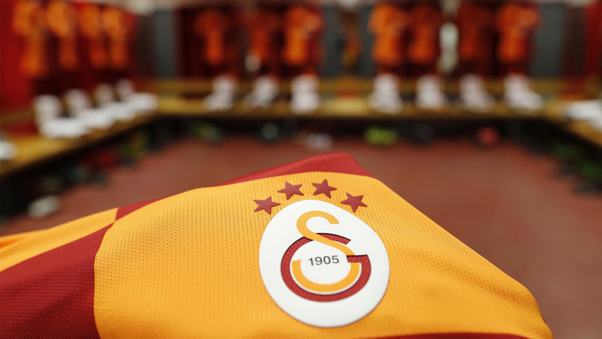 Türkiye'de bir ilk olmuştu! Galatasaray'ın unutulmaz ismi futbola veda etti