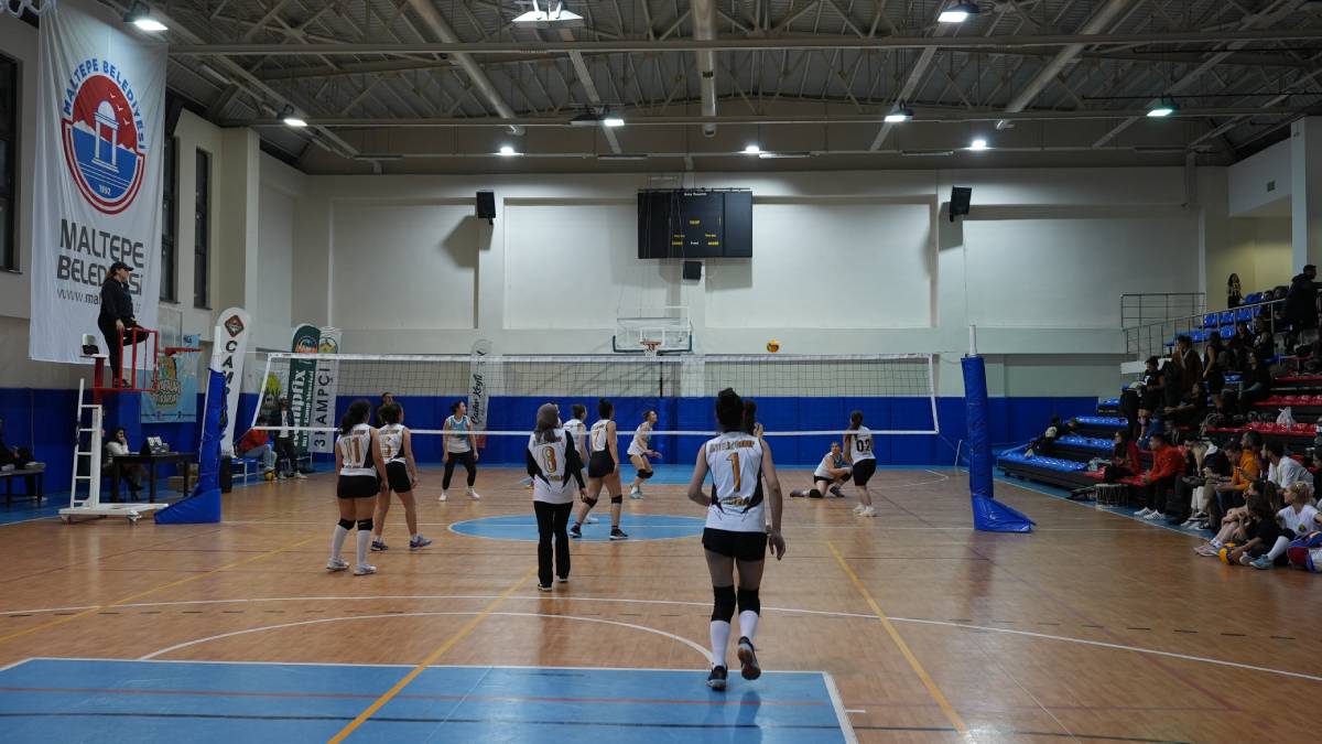 Kadınlar için sahaya çıktılar