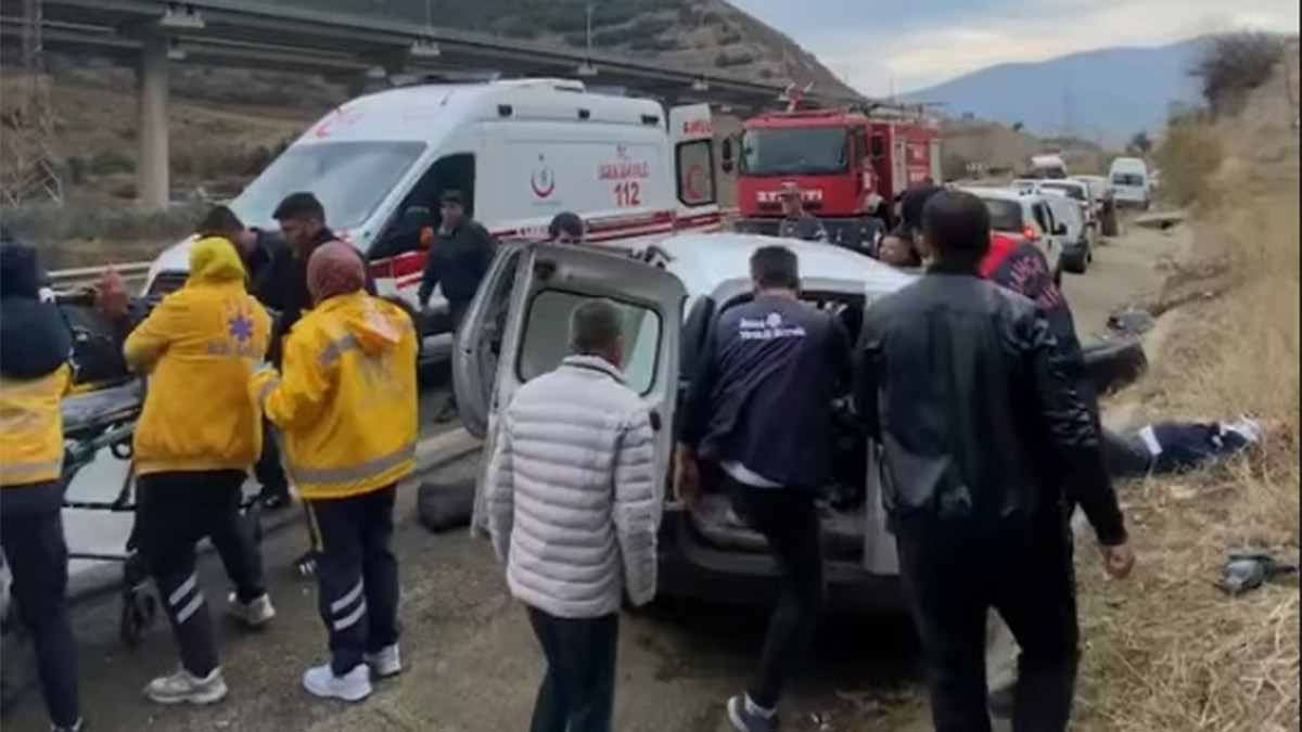 Osmaniye'de feci kaza! Hafif ticari araçla tır çarpıştı: 1 ölü, 3 yaralı