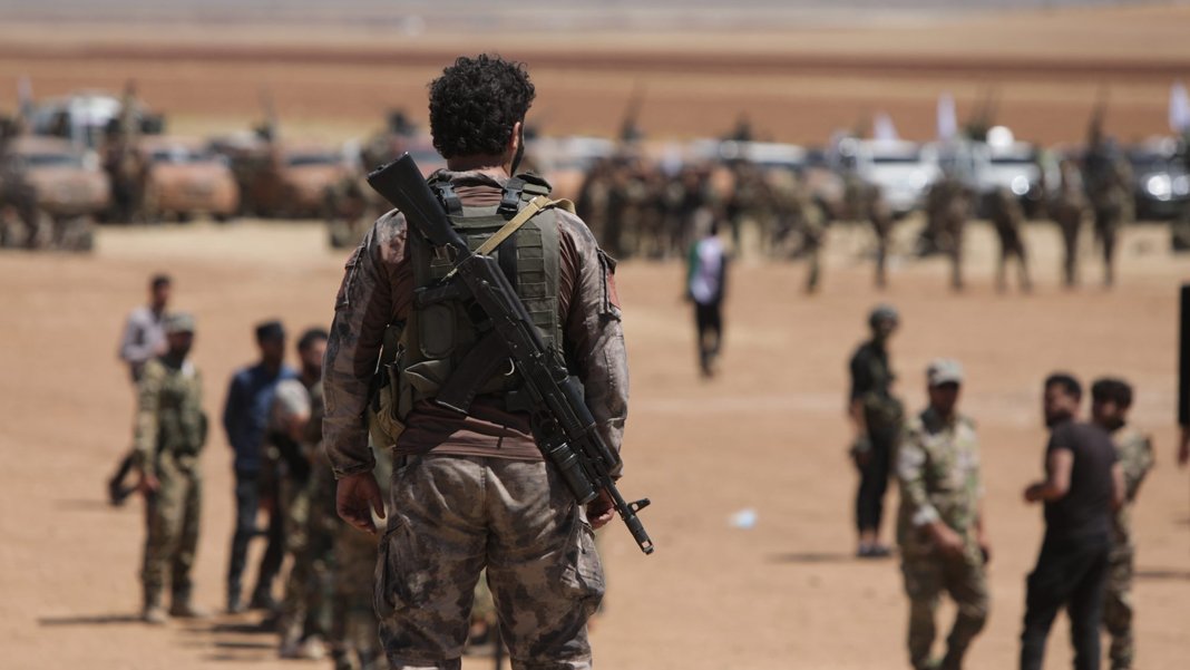 Bir yandan ABD'nin bir yandan Esad'ın yanında olan PYD'den HTŞ mesajı: HTŞ konusunda iyimseriz diyaloğa hazırız