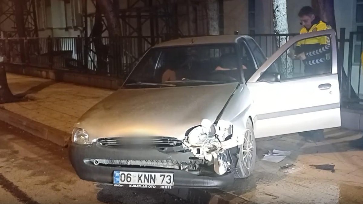 Polisin "dur" ihtarına uymayan sürücü kaçarken kaza yaptı: 42 bin lira ceza kesildi