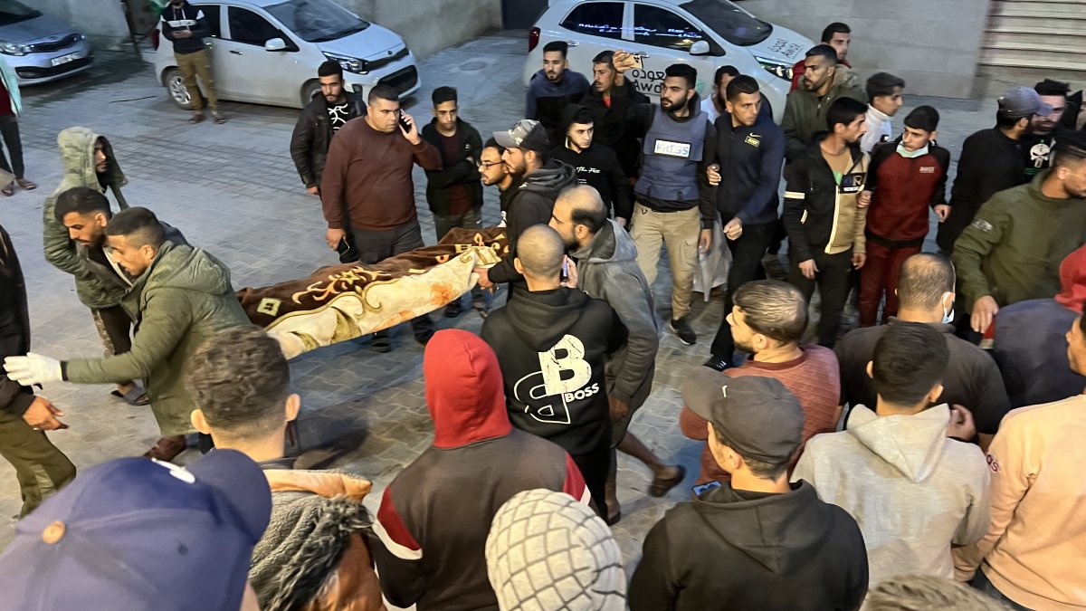 İsrail, Gazze'de mülteci kampına saldırdı: En az 20 kişi hayatını kaybetti