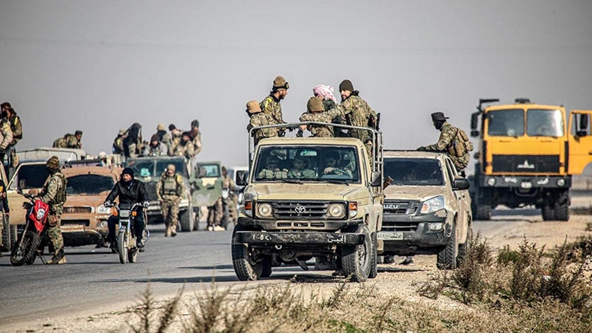 Suriye'de rejimin kaleleri teker teker düşüyor: Suveyda kent merkezi de muhaliflerin eline geçti