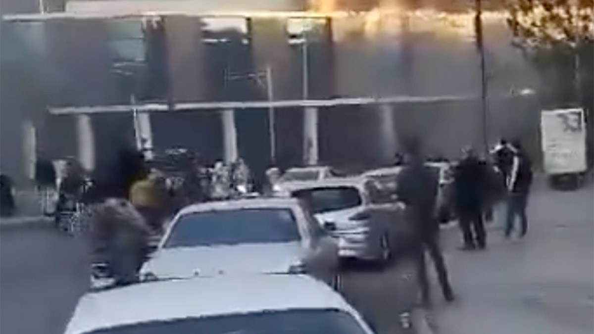 Şam'da göçmenlik ve pasaport binası ateşe verildi