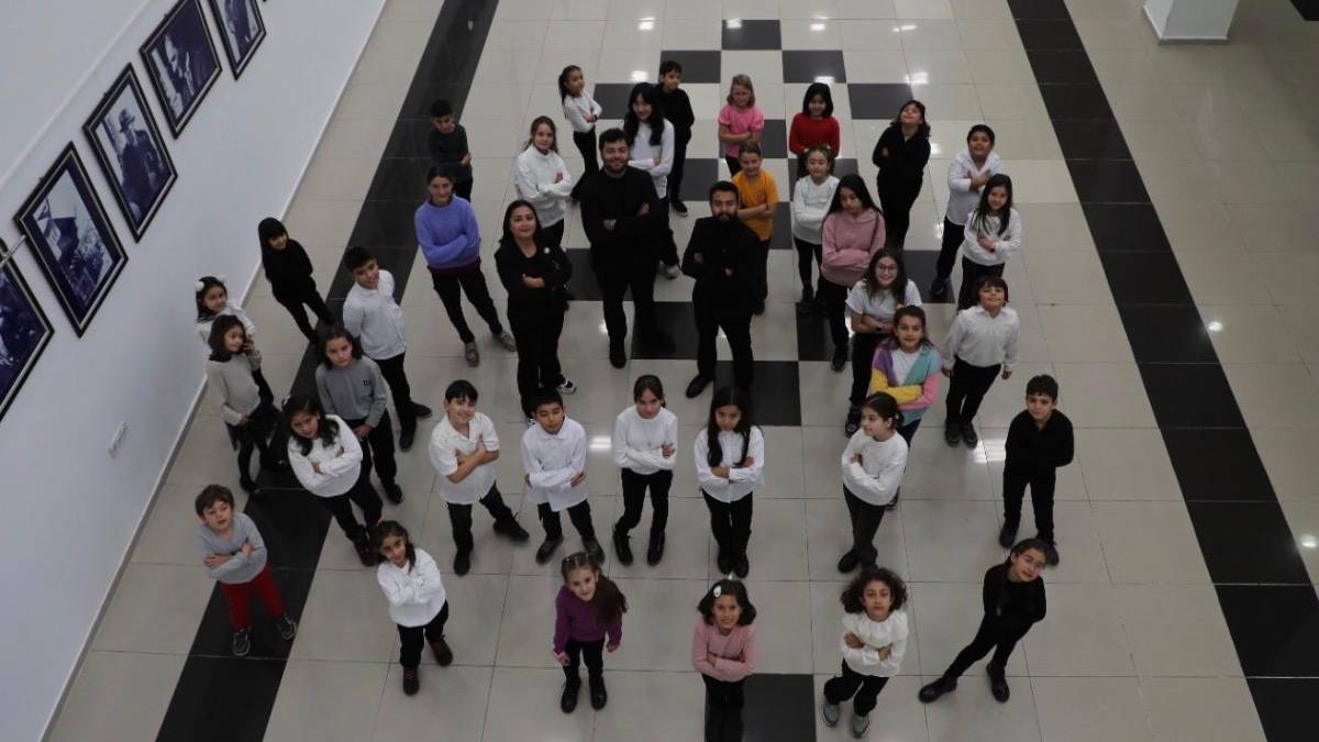 Büyükşehir konservatuvarında çocuklar hem öğreniyor hem eğleniyor