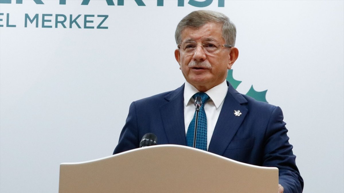 Davutoğlu'ndan Suriye'de kurulan yeni yönetim sürecine yönelik önemli mesaj: Savaş, adalete dayalı bir düzen kurmakla kazanılır