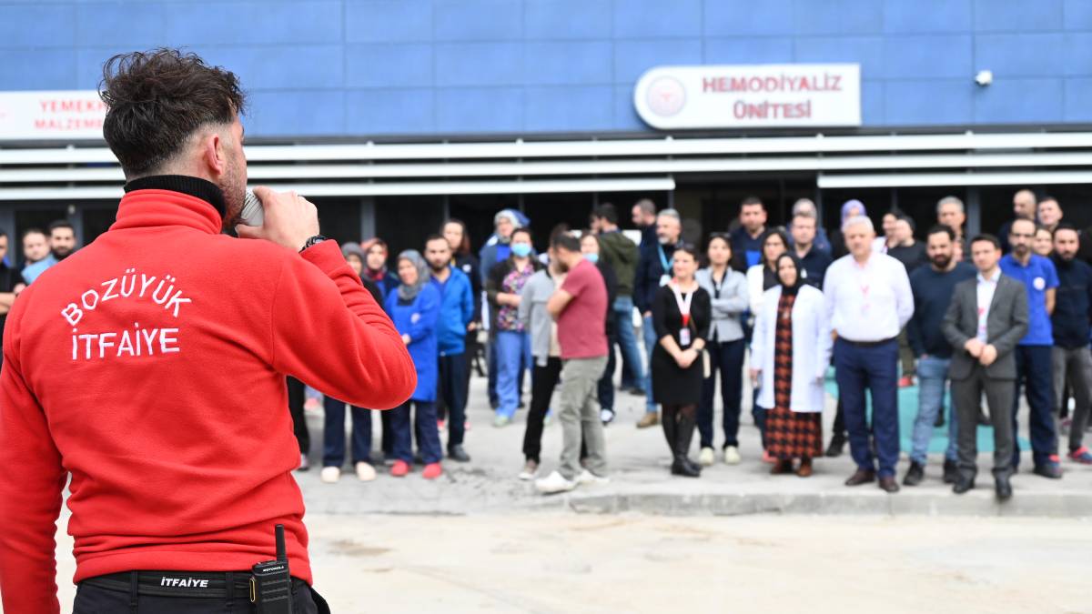 Bozüyük Belediyesi itfaiyesinden hastane personeline yangın eğitimi