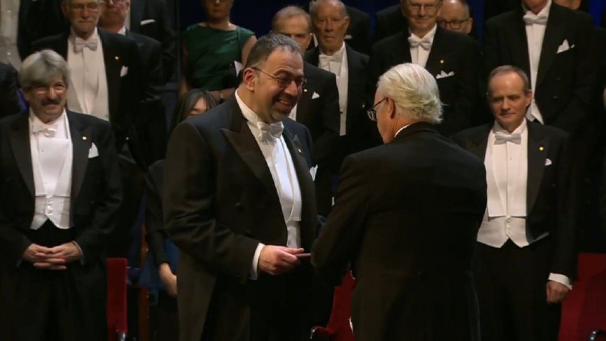 Daron Acemoğlu'na 2024 Nobel Ekonomi Ödülü verildi