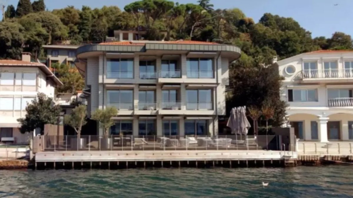Boğaz'ın nadide yalılarından! Dudak uçuklatan fiyata o isim aldı