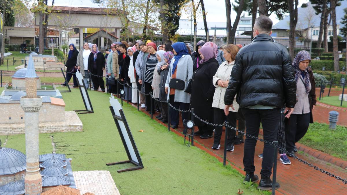 Köprübaşılı kadınlar Manisa’yı adım adım gezdi