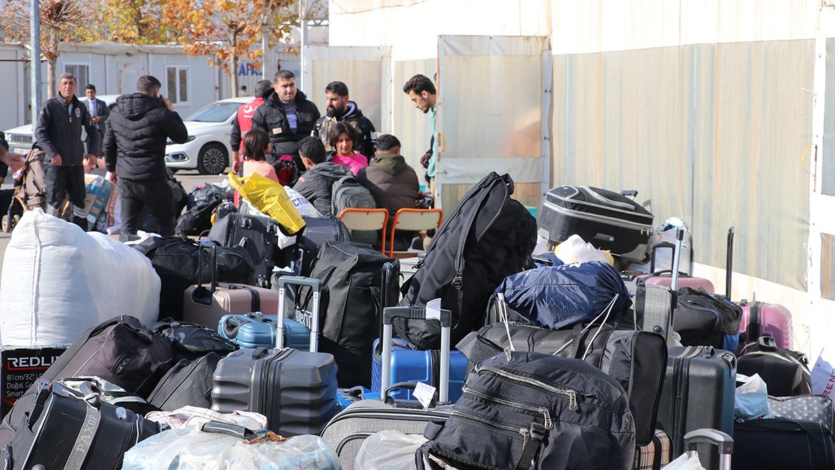 Suriyeliler dönüş yolunda: Öncüpınar Gümrük Kapısı'nda yoğunluk sürüyor