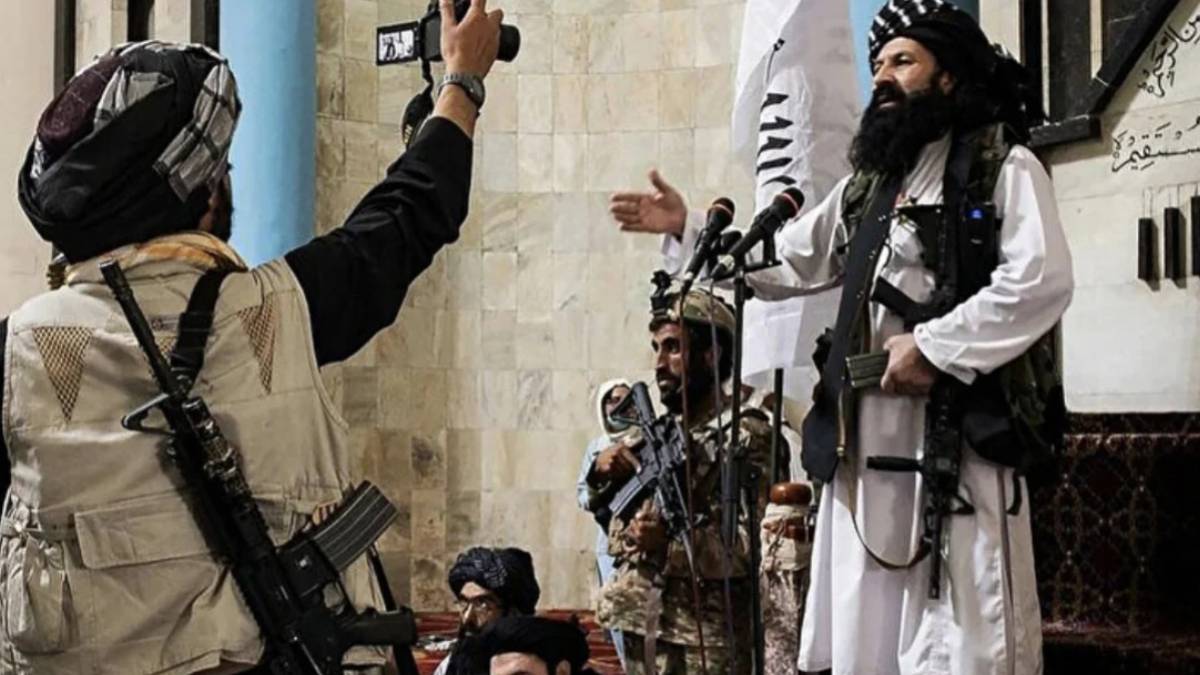 Kabil'de bakanlık binasında patlama: Aralarında bakan vekilinin de bulunduğu 7 kişi öldü