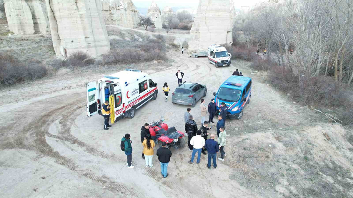 Rus turist Kapadokya'da peribacalarının arasından düştü