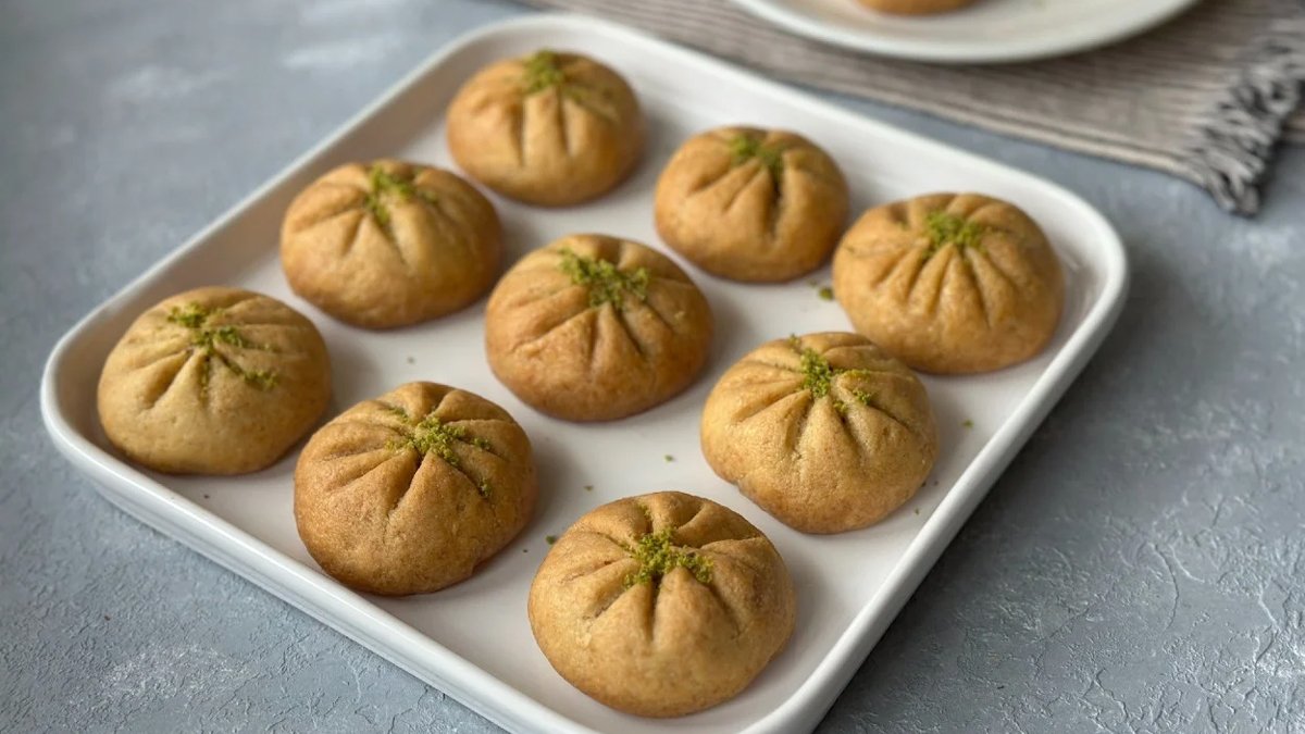 Şekil ver fırına gönder! Şerbeti asla iç baymıyor! İşte 10'ar 10'ar yediren çarkıfelek tatlısı tarifi