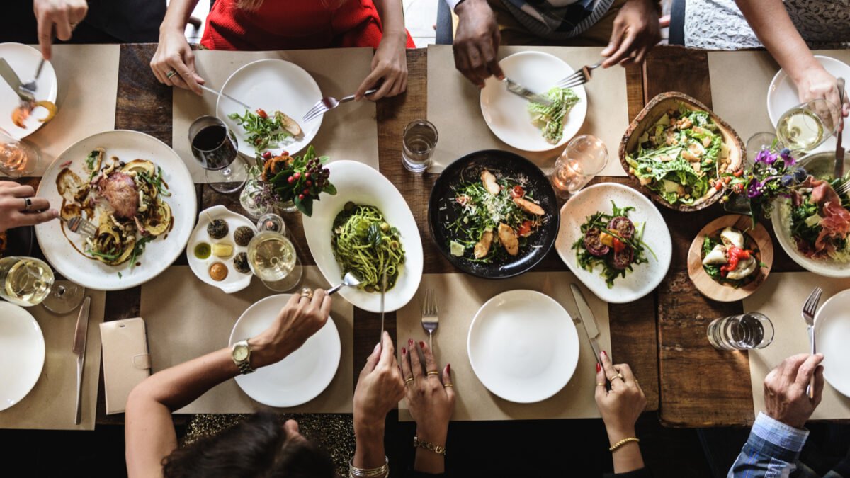 Tabağında yemek bırakana ceza! İsrafı önlemek için uygulama başlattılar: Giden tabağını bitirmeden kalkmıyor