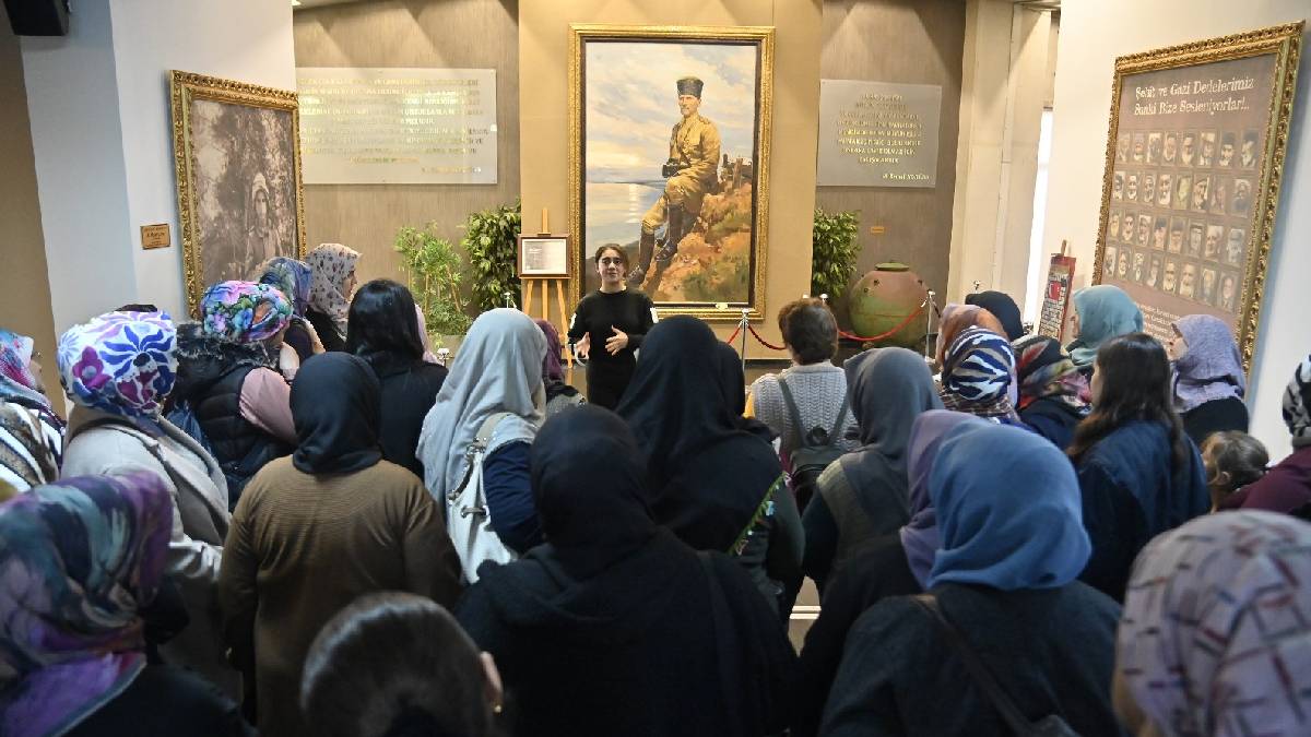 Alaşehir’den gelen 86 kişilik kadın kafilesi Manisa’yı gezdi