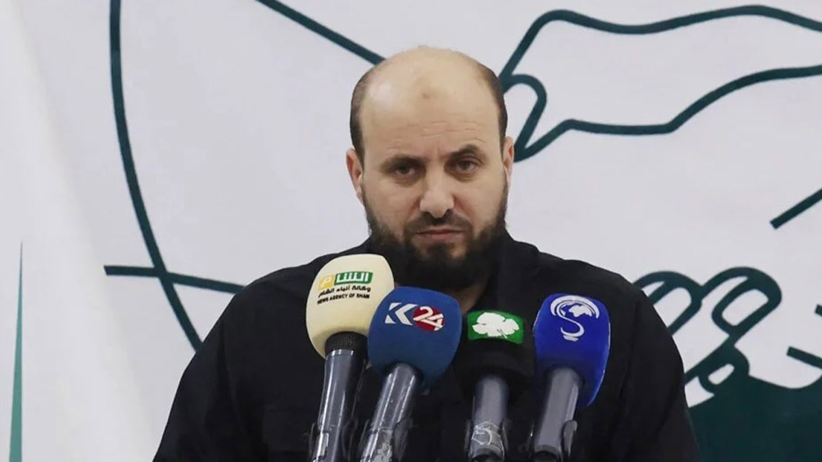 Geçici hükümet duyurdu: Suriye’de anayasa ve parlamento askıya alındı