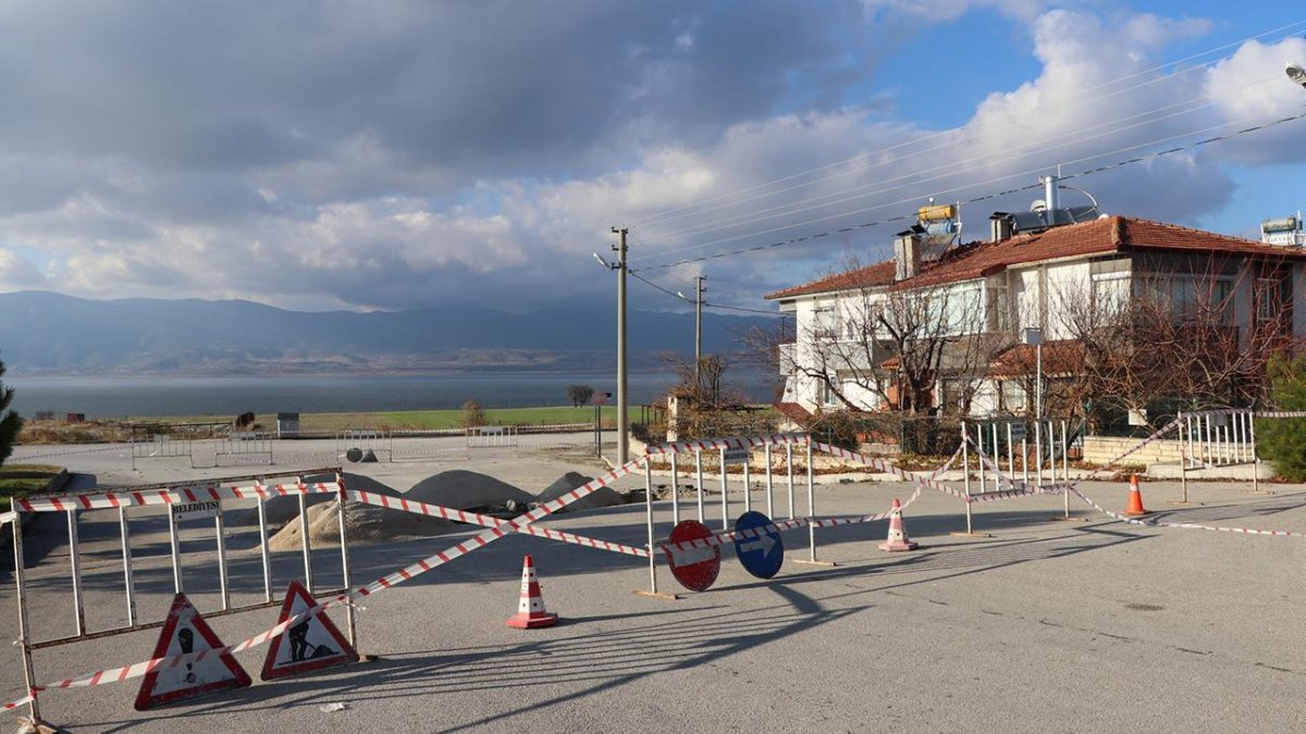 Burdur’da zemin kayması sonucu 4 evde çatlaklar oluştu