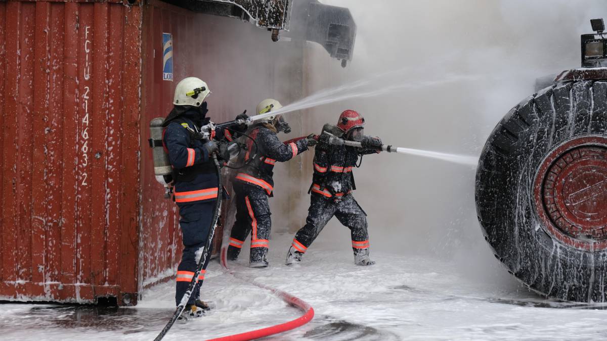Liman’da çıkan yangına anında müdahale