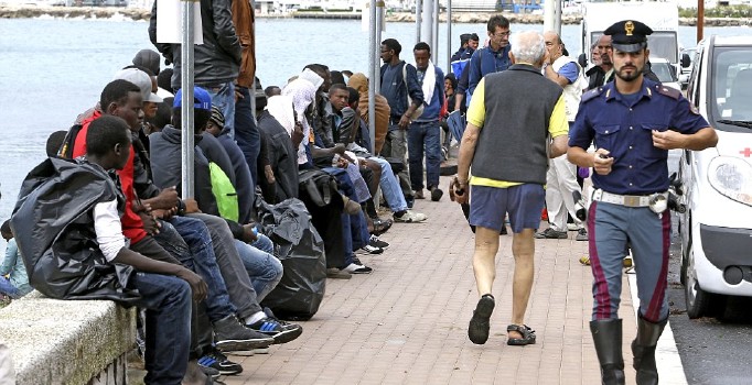 Sınır dışı edilmek istemeyen sığınmacı pasaportunu yedi