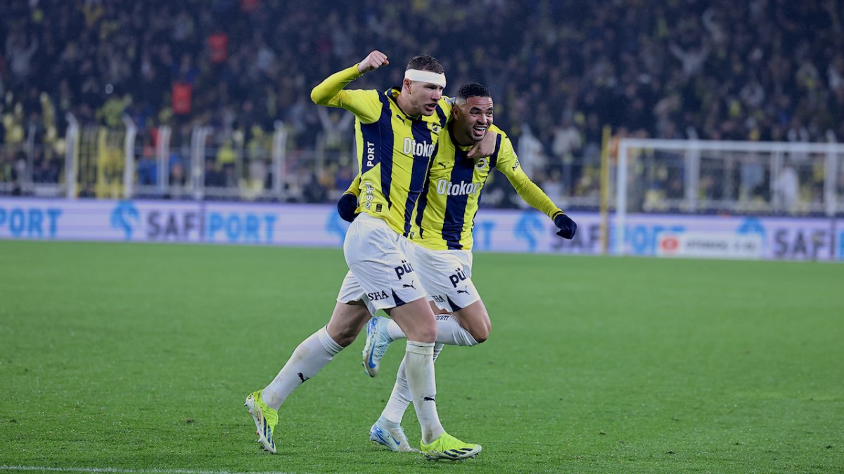 Fenerbahçe, kırmızı kartla eksik kalan Başakşehir karşısında sahadan 3-1 galip ayrıldı.