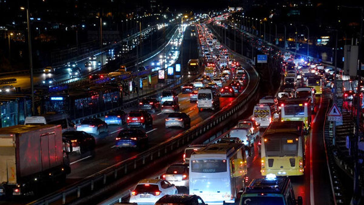İstanbul'da haftanın ilk günü trafik yoğunluğu