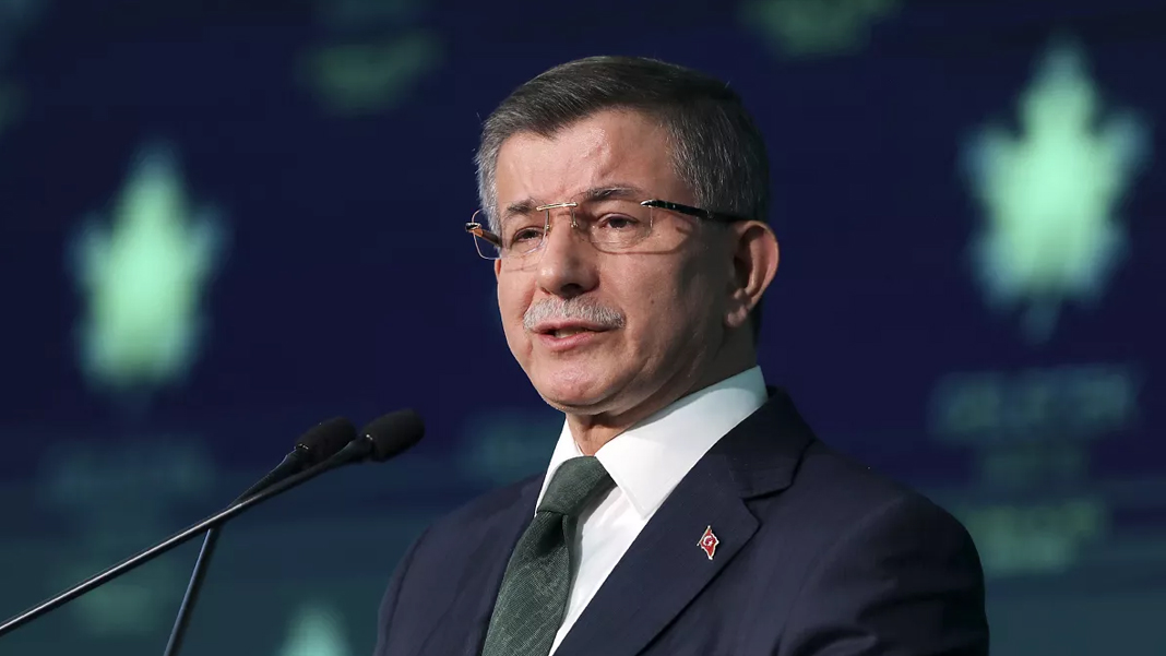Davutoğlu'ndan eski partisine mesaj: Ruh olarak AK Parti'den hiç kopmadım
