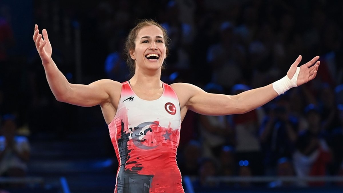 Buse Tosun Çavuşoğlu 'yılın en iyi kadın güreşçisi' seçildi