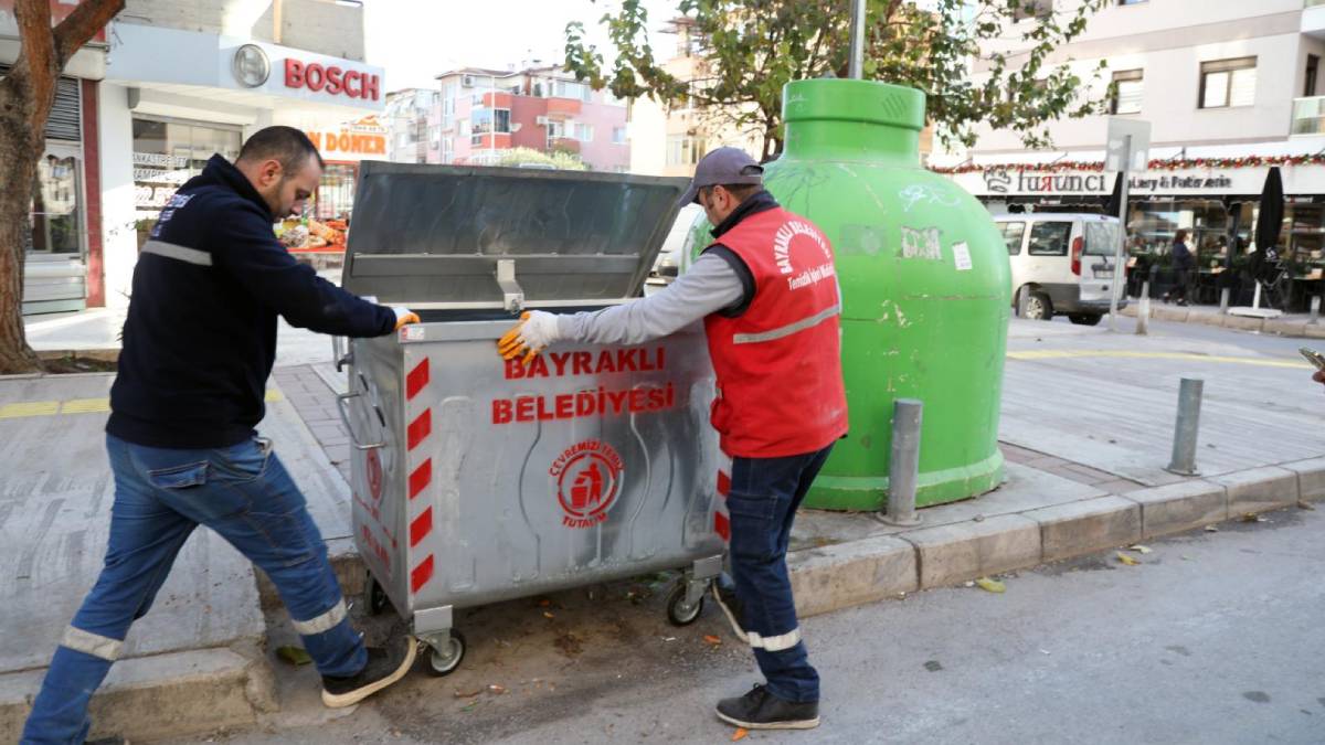 Bayraklı’da çöp konteynerleri yenileniyor