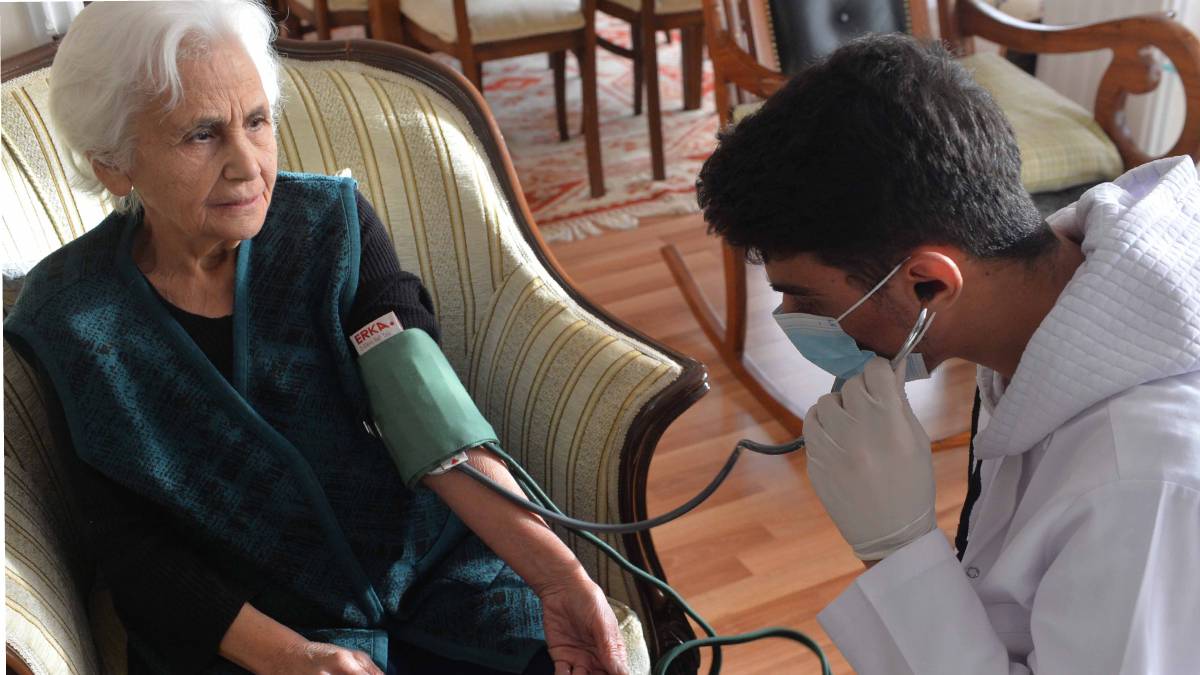 Sosyal yardım alan 60 yaş üstü vatandaşa Evde Sağlık ve Danışmanlık Hizmeti