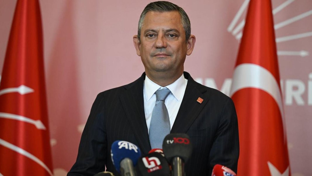 Özel'den 'CHP'li belediyelere haciz' tepkisi: SGK'nın 100 liralık alacağının 10 lirası belediyelerde