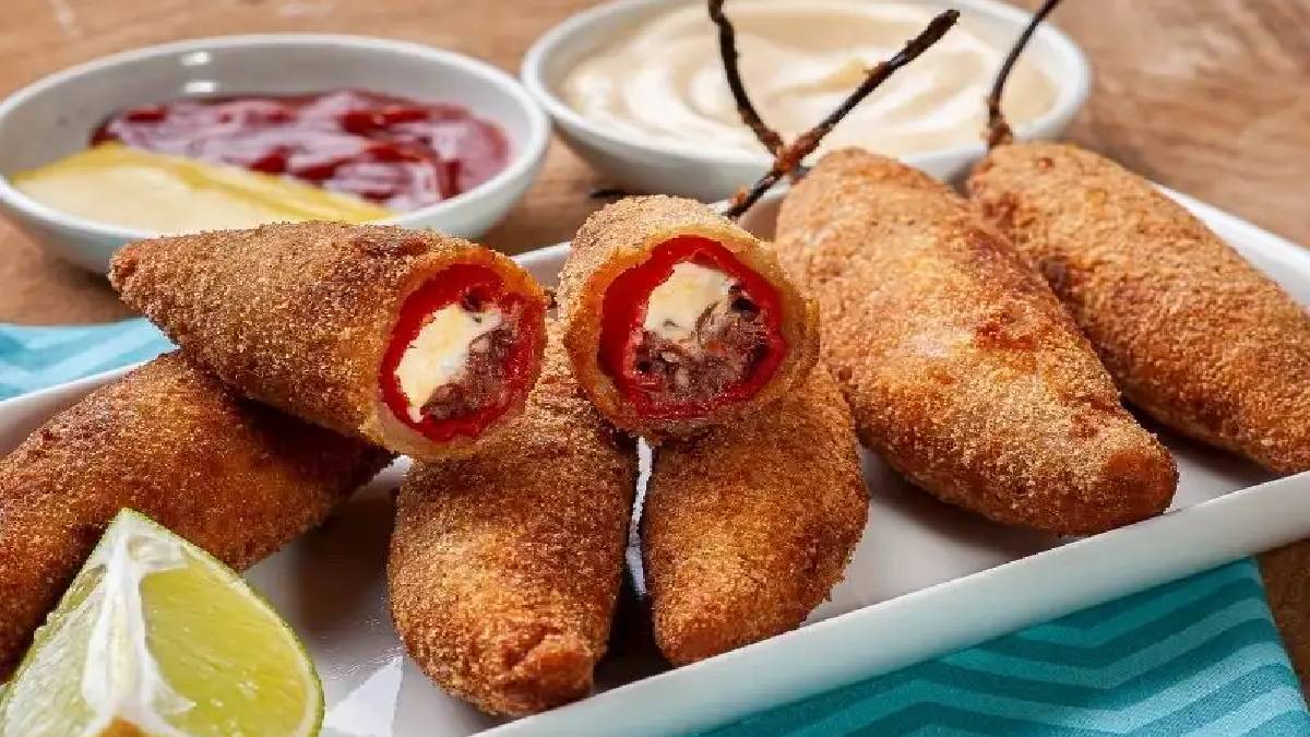 Hamur yok, yufka yok! Çıtır çıtır oluyor içinde un olmadığına herkes şaşıyor! Peynirli biber böreği tarifi