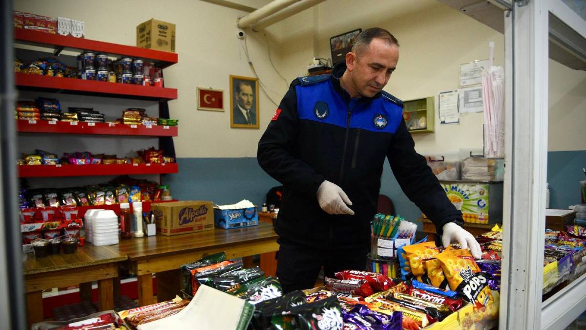 Zabıta ekipleri okul kantinlerini denetledi