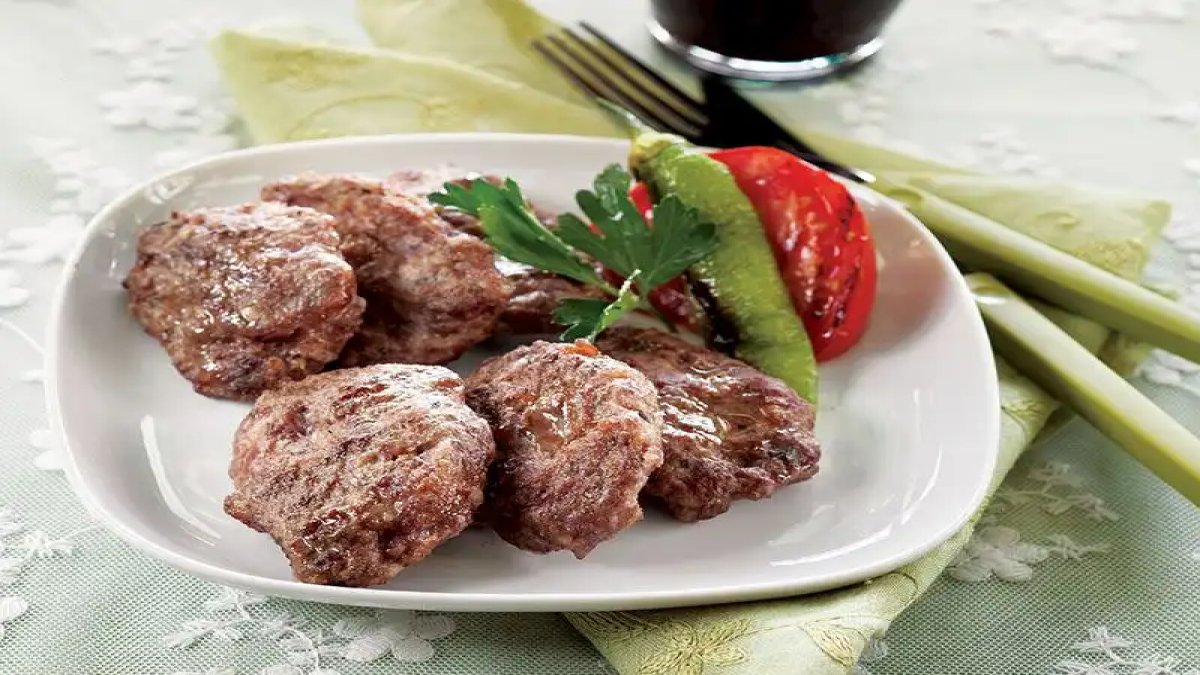 Tadına bakan içinde et olmadığını anlamayacak! Kıyma kalmadıysa köfteyi böyle deneyin: Köftenin en lezzetli hali