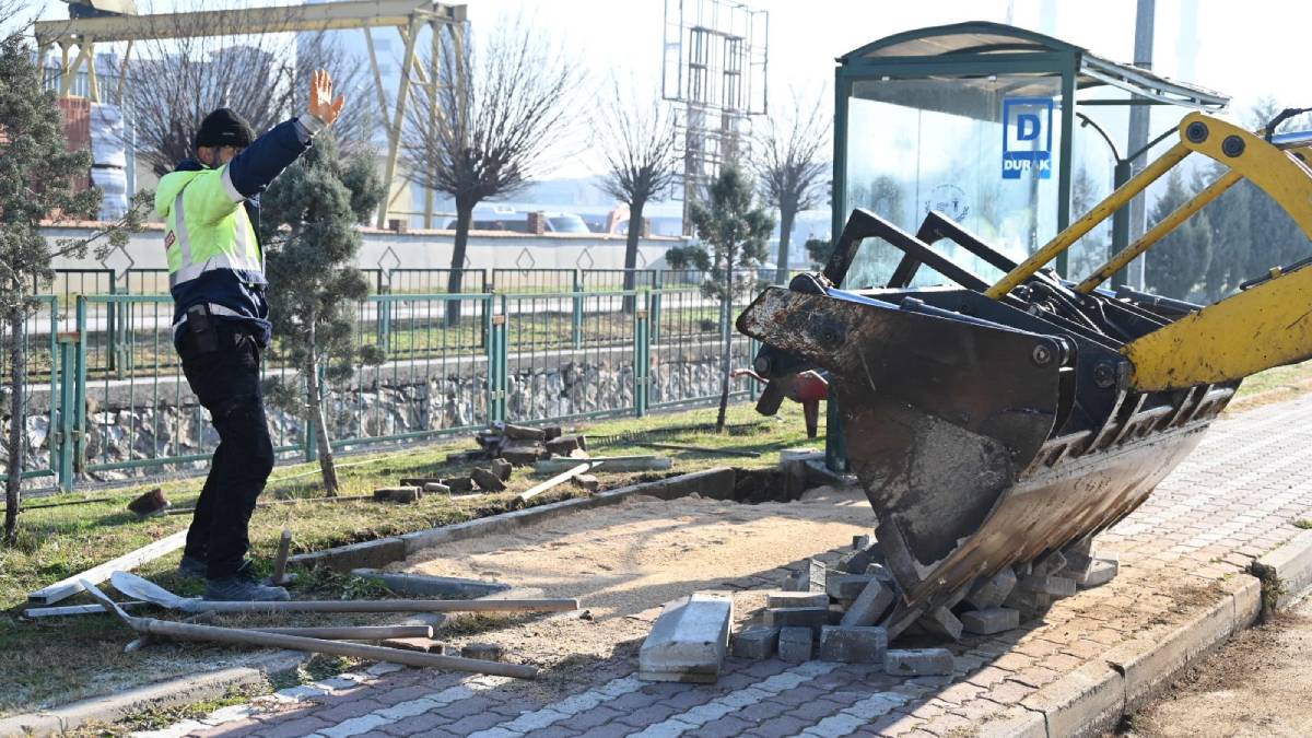 Bozüyük’te kapalı duraklar birer birer yerlerini alıyor