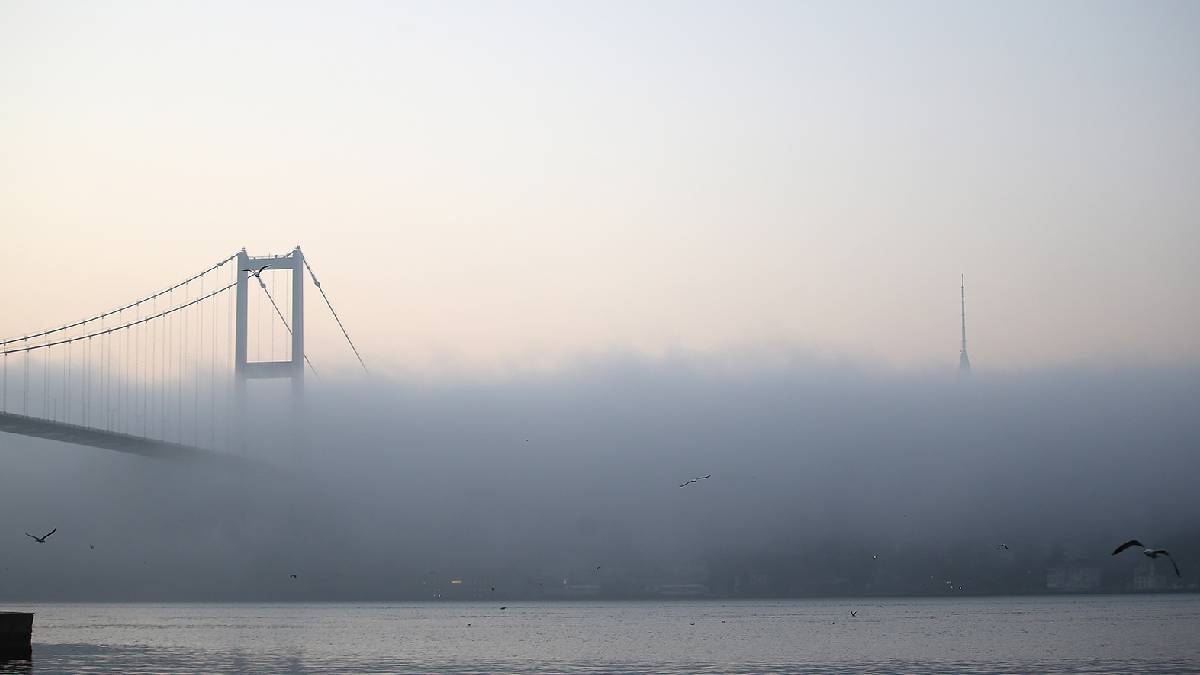 İstanbul Boğazı sis nedeniyle gemi trafiğine kapatıldı