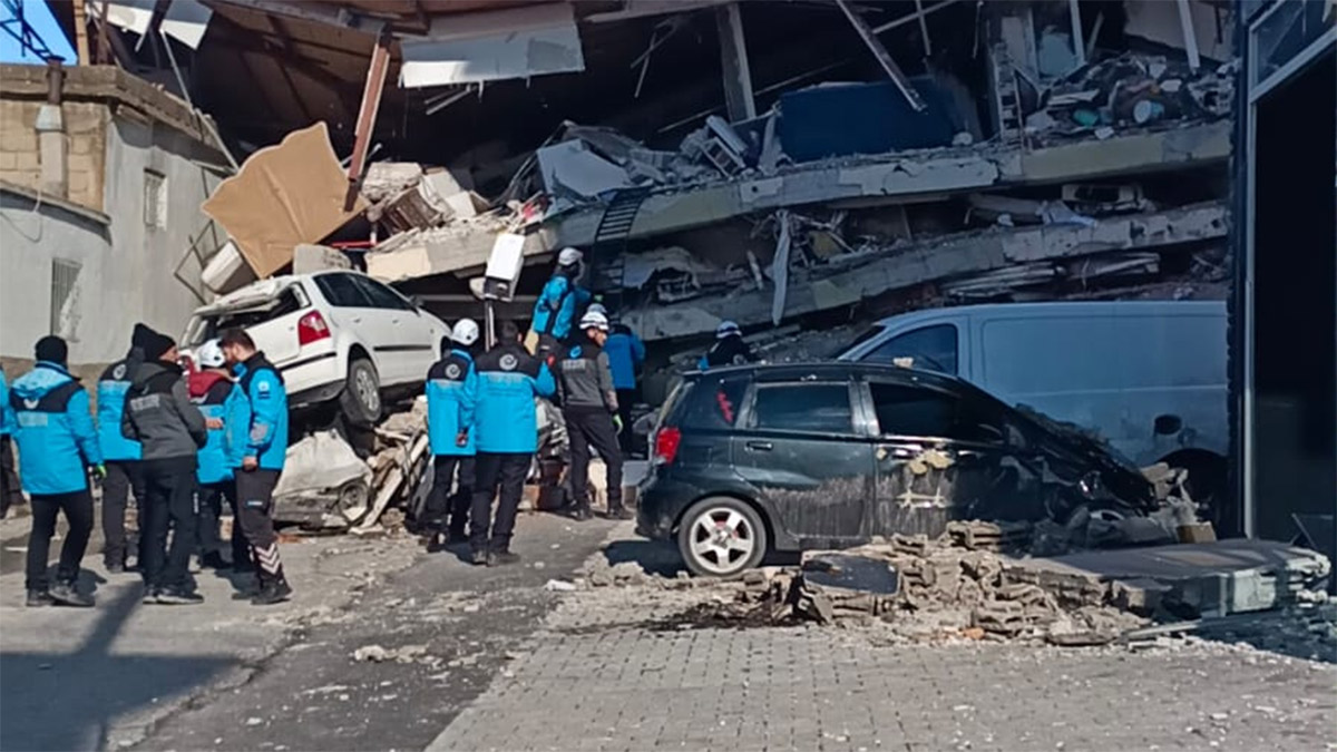 Kolonlarını kestiği bina 24 kişiye mezar olmuştu! 618 yılla yargılanan bina sahibine tahliye