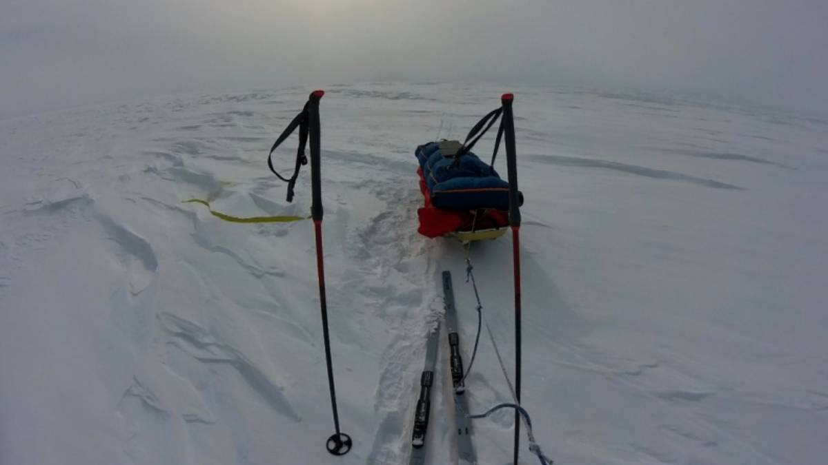 Antarktika'ya uzanan zorlu yolculuğunda yolu yarılamak üzere