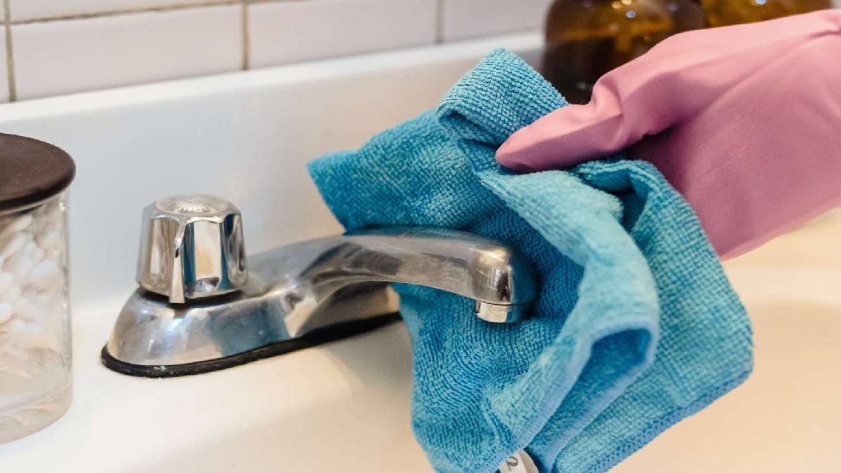 Ev hanımları yıllardır boşa çile çekmiş! Ovalamak yok saatlerce beklemek hiç yok! Tek damlası tüm kireci söküyor