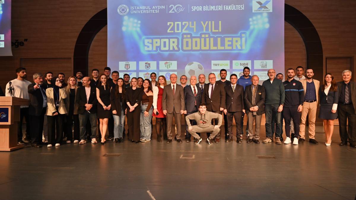 Başkan Bozbey'e "Spora katkı sağlayan başkan" ödülü