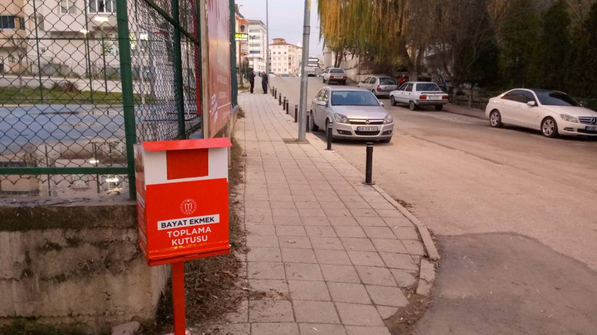 Ekmekler çöpe atılmayacak can dostları için mama olacak